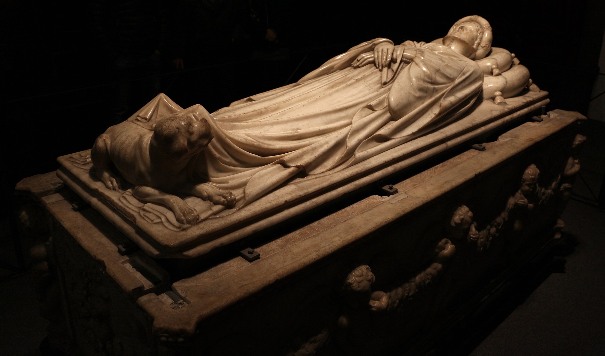 Marble sarcophagus of Ilaria del Carretto, by Jacopo della Quercia