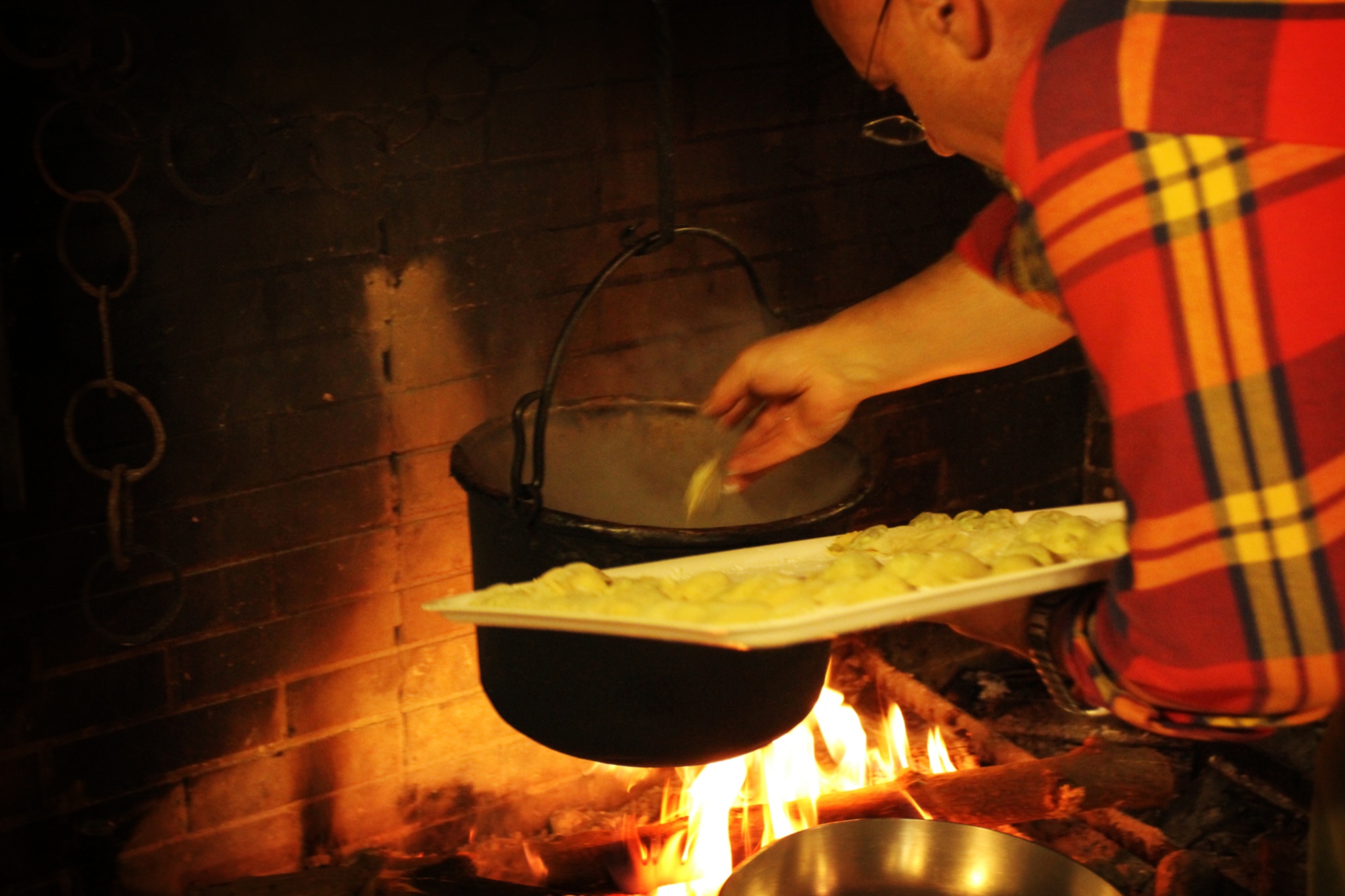 Cooking ravioli at Podere Scurtarola